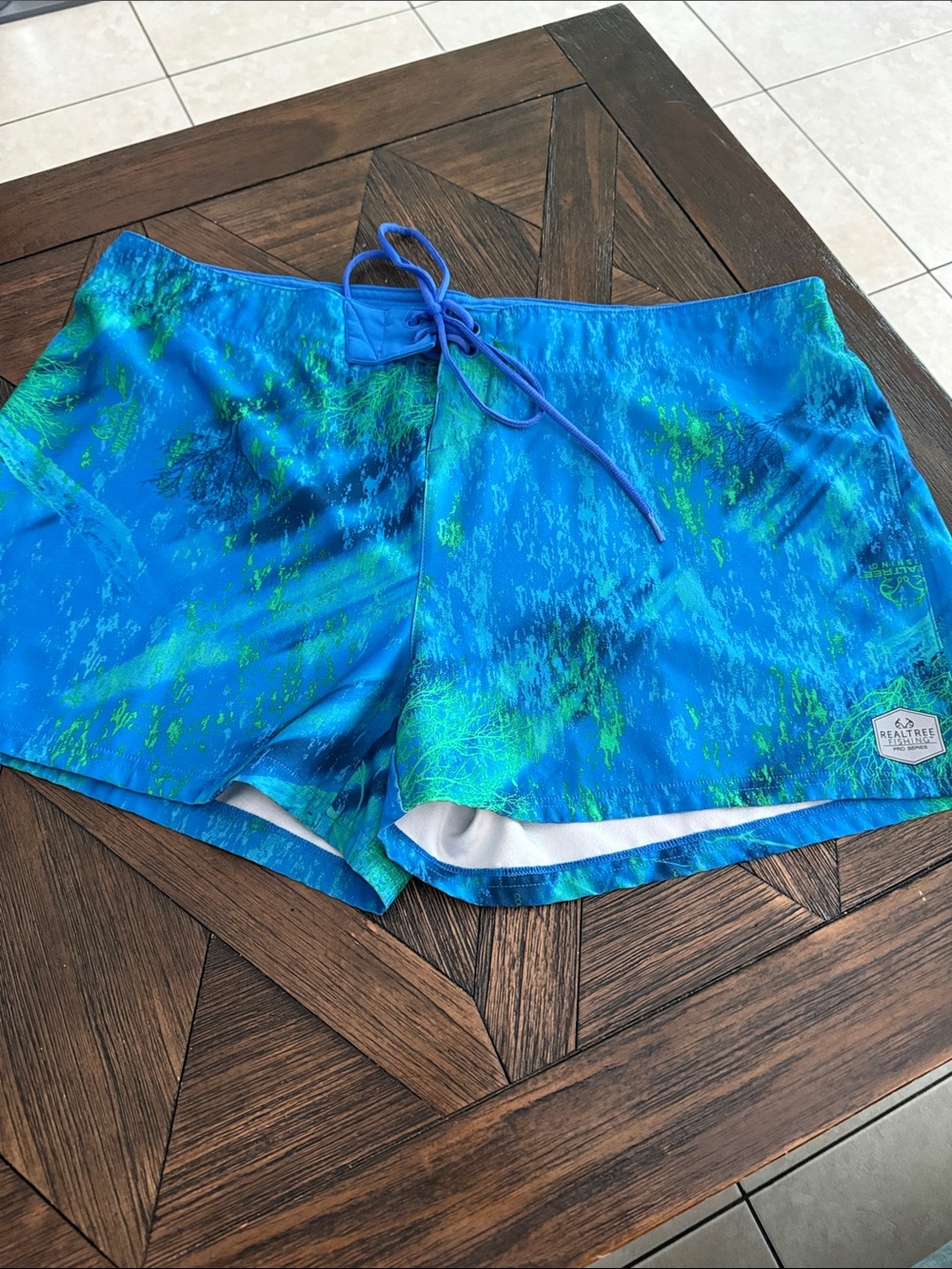 Realtree Fishing Women’s Board Shorts XL Blue Green Camo Watercolor Print